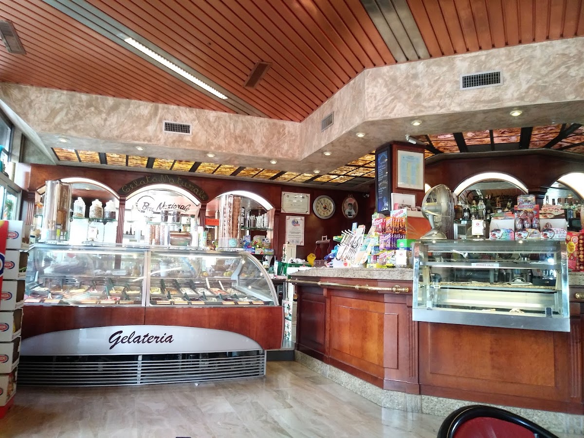Le vaschette in vetrina.