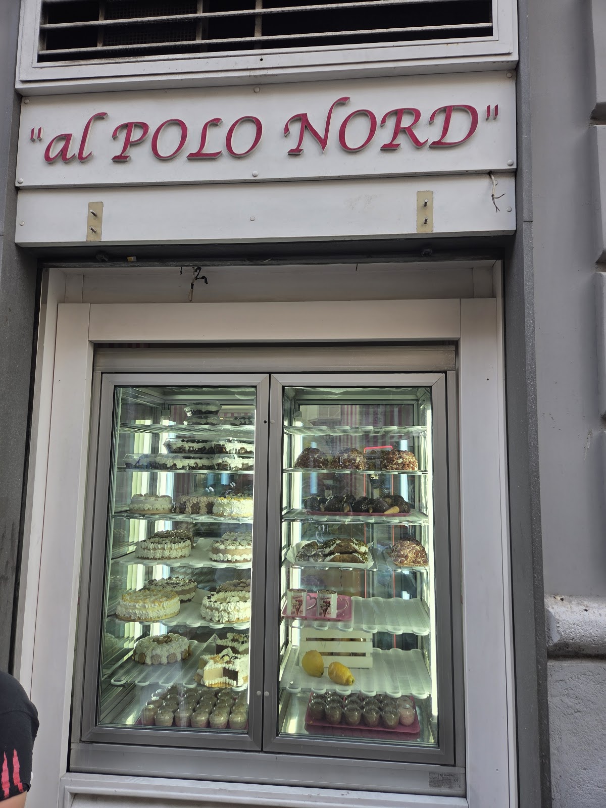 Il locale visto dall'interno.