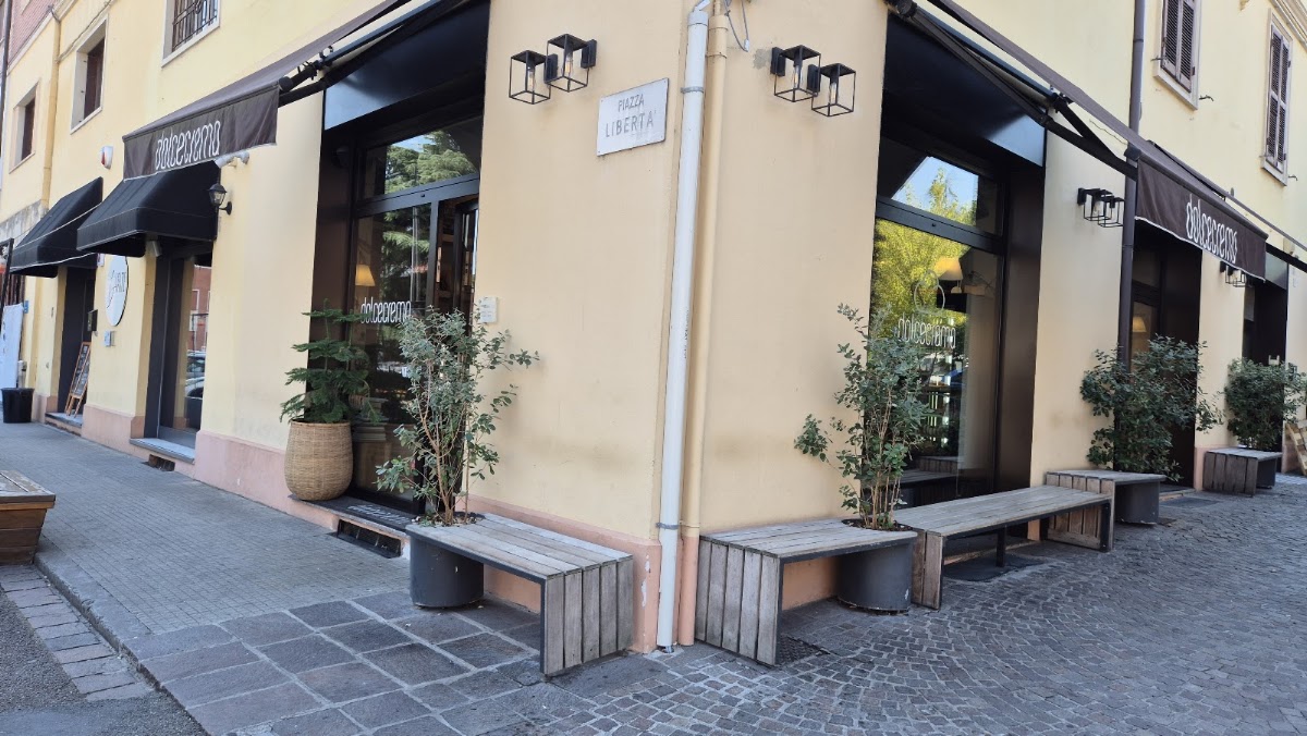 Il banco e la vetrina dei gusti.