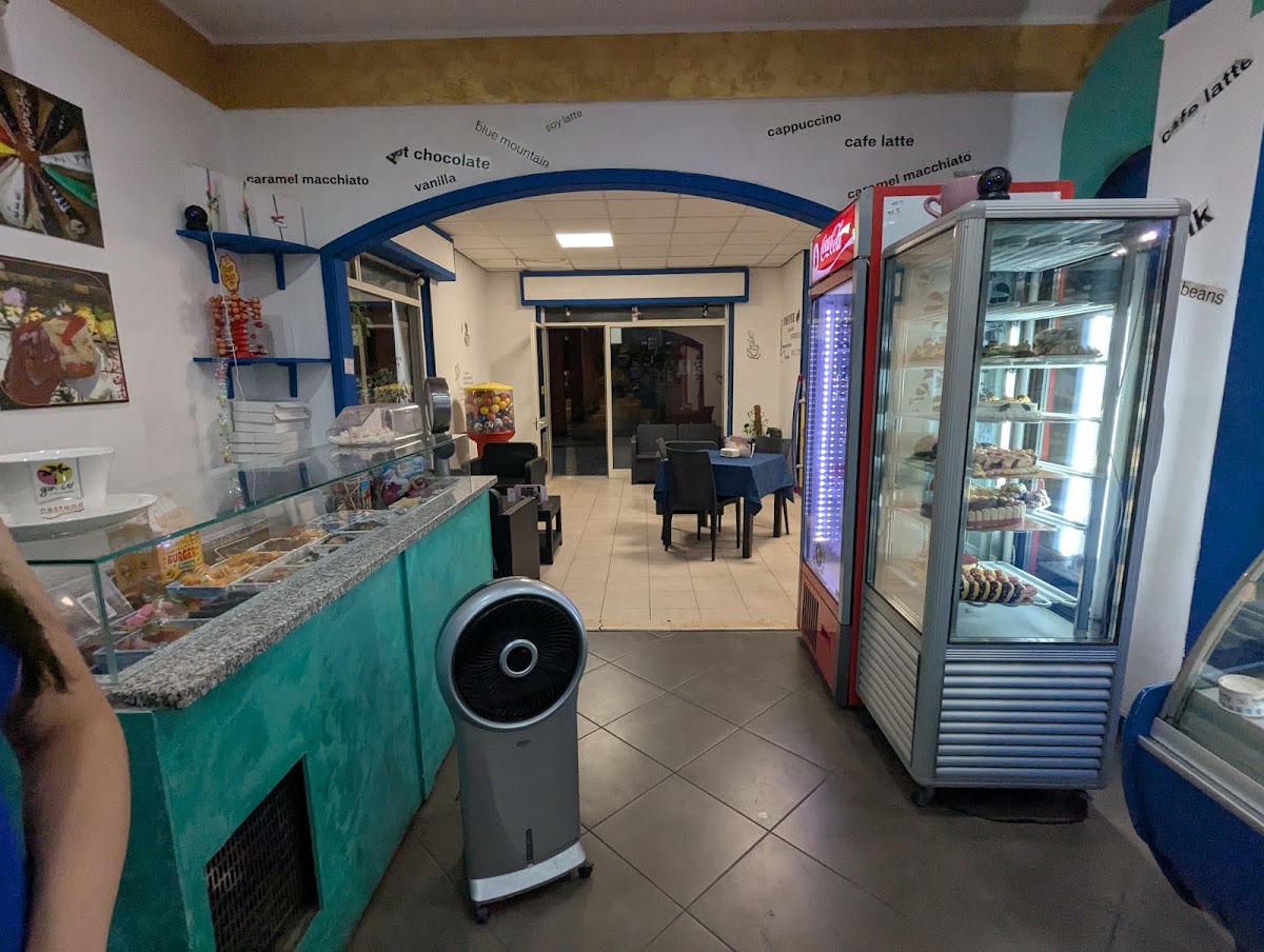 Un dettaglio della vetrina.