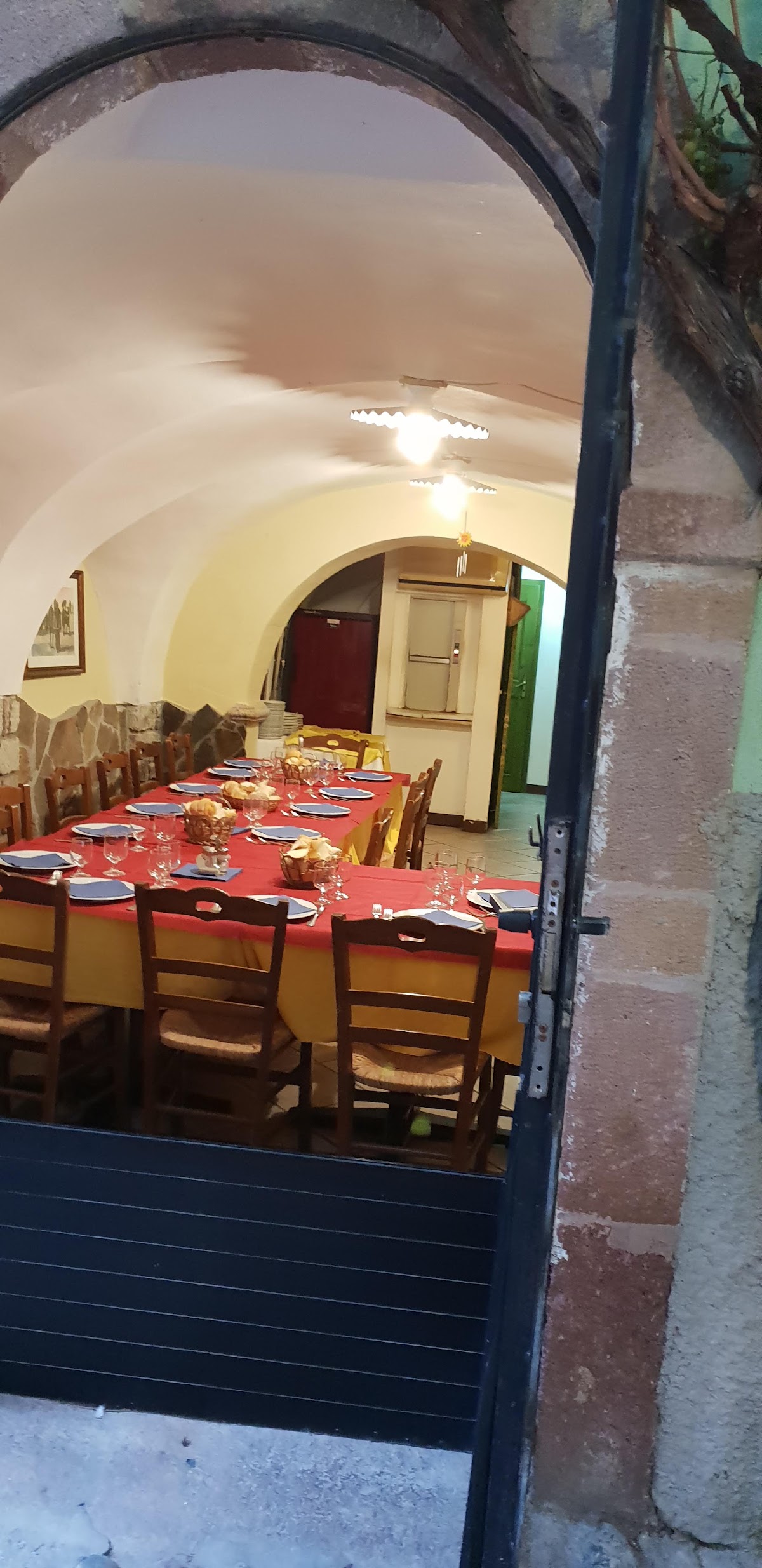 Il locale visto dall'interno.