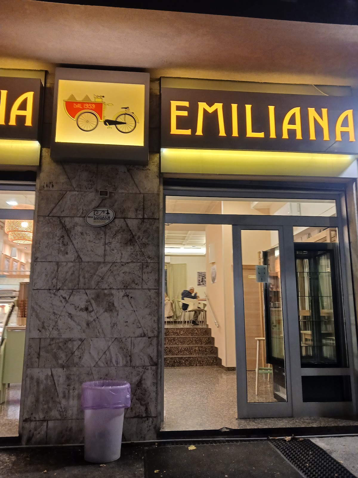 Un dettaglio del banco.