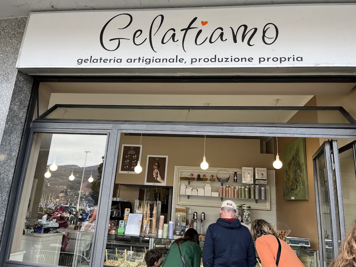 Un dettaglio della vetrina.