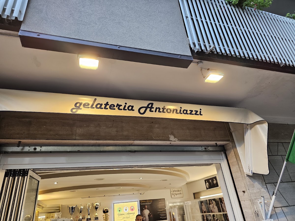 Il locale visto dall'interno.
