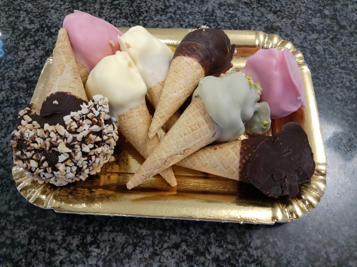 Le vaschette in vetrina.