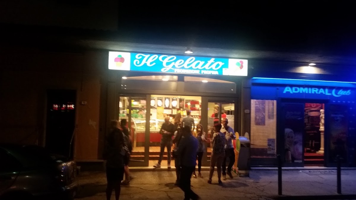 Un dettaglio della vetrina.