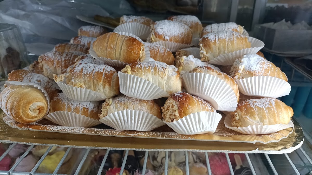 Le vaschette in vetrina.