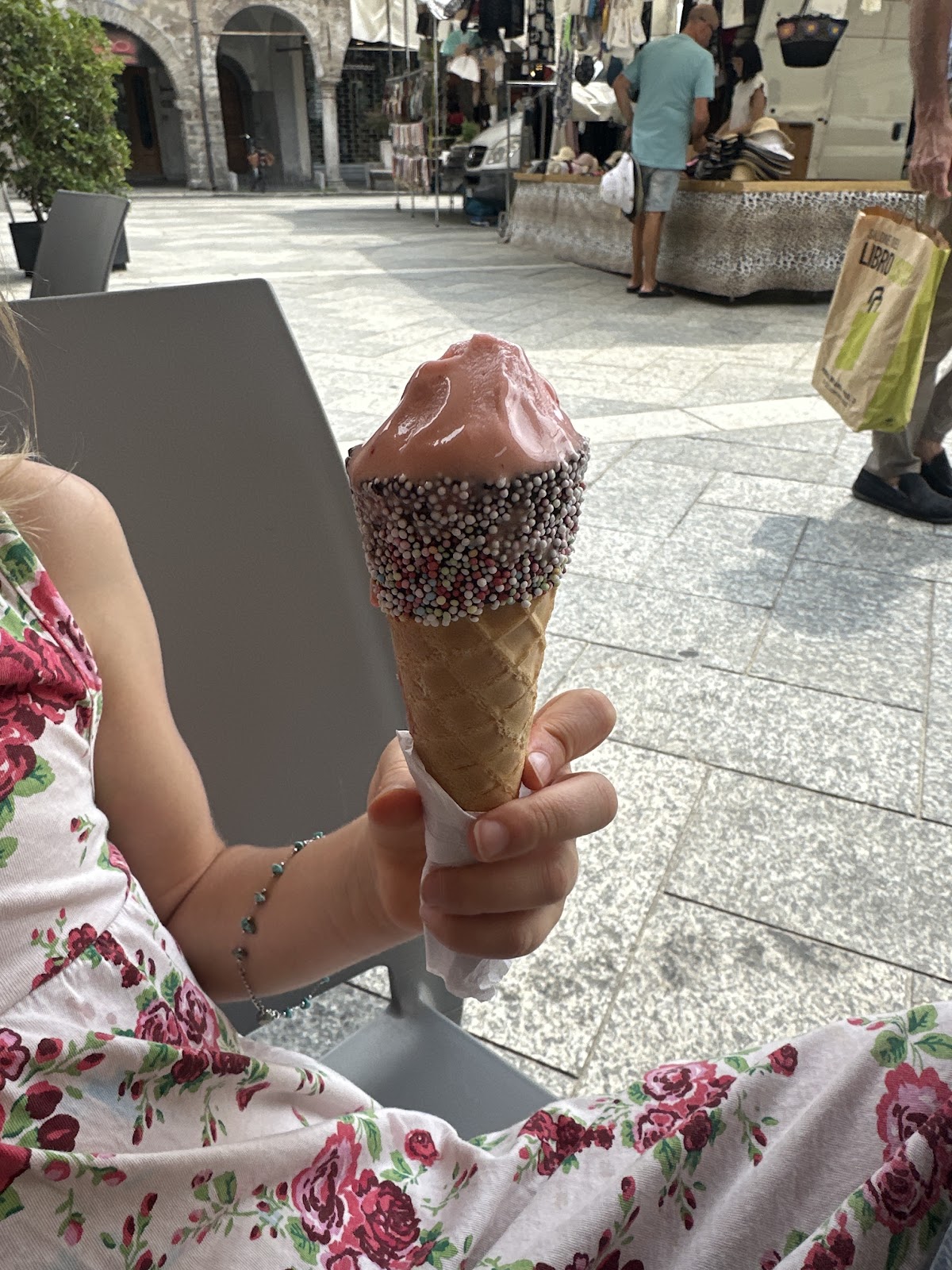 Le vaschette in vetrina.