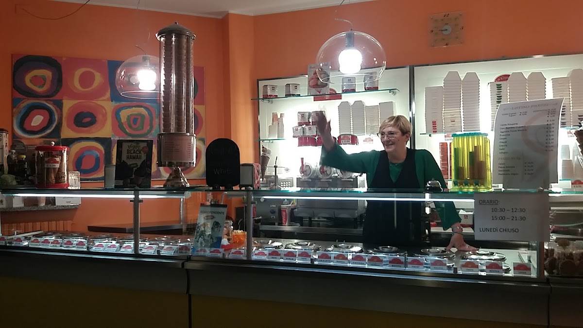 Un dettaglio della vetrina.