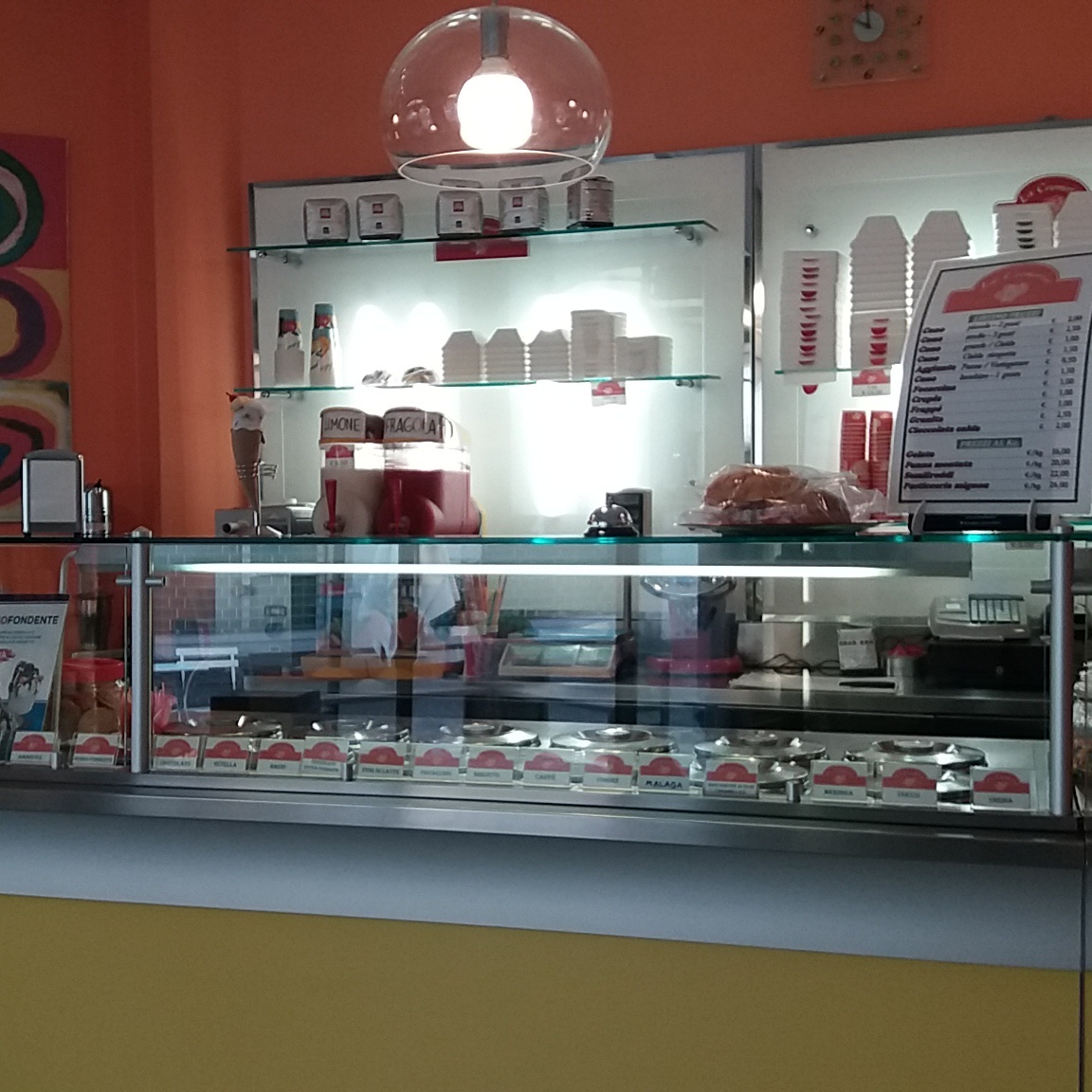 Il locale visto dall'interno.