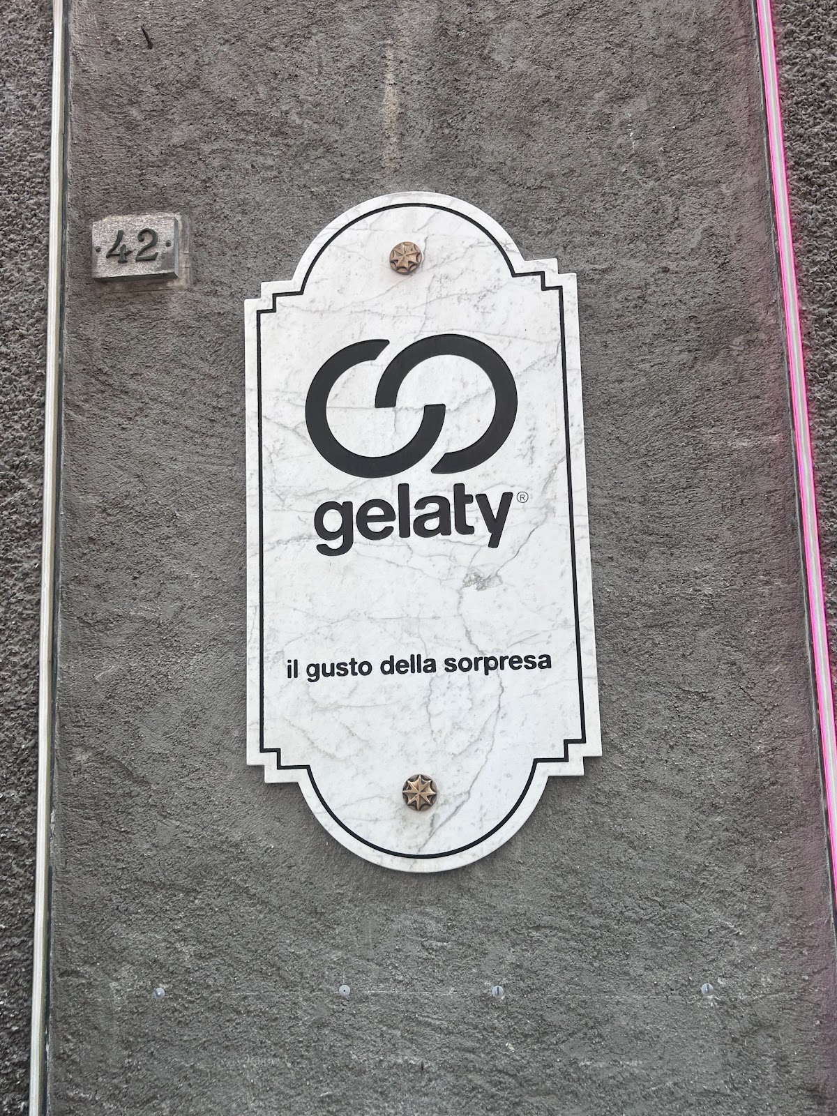 Un dettaglio del banco.