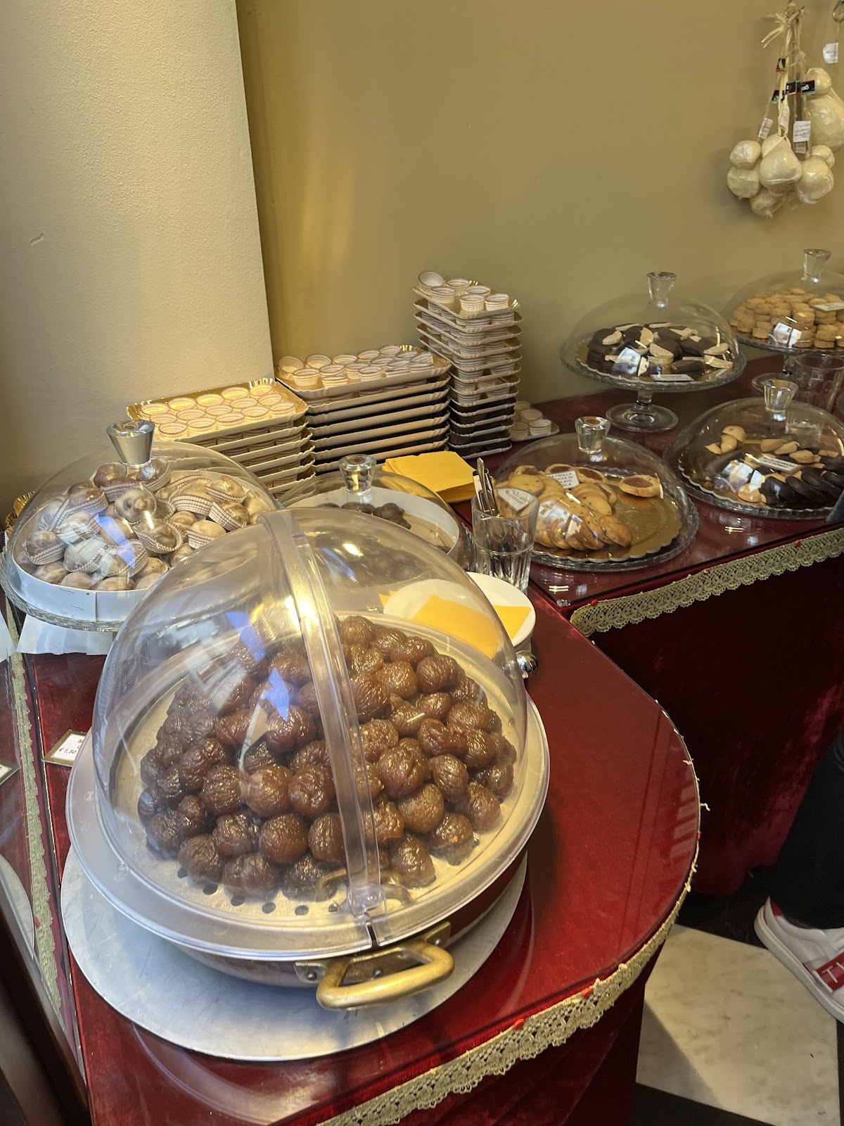 Il locale visto dall'interno.