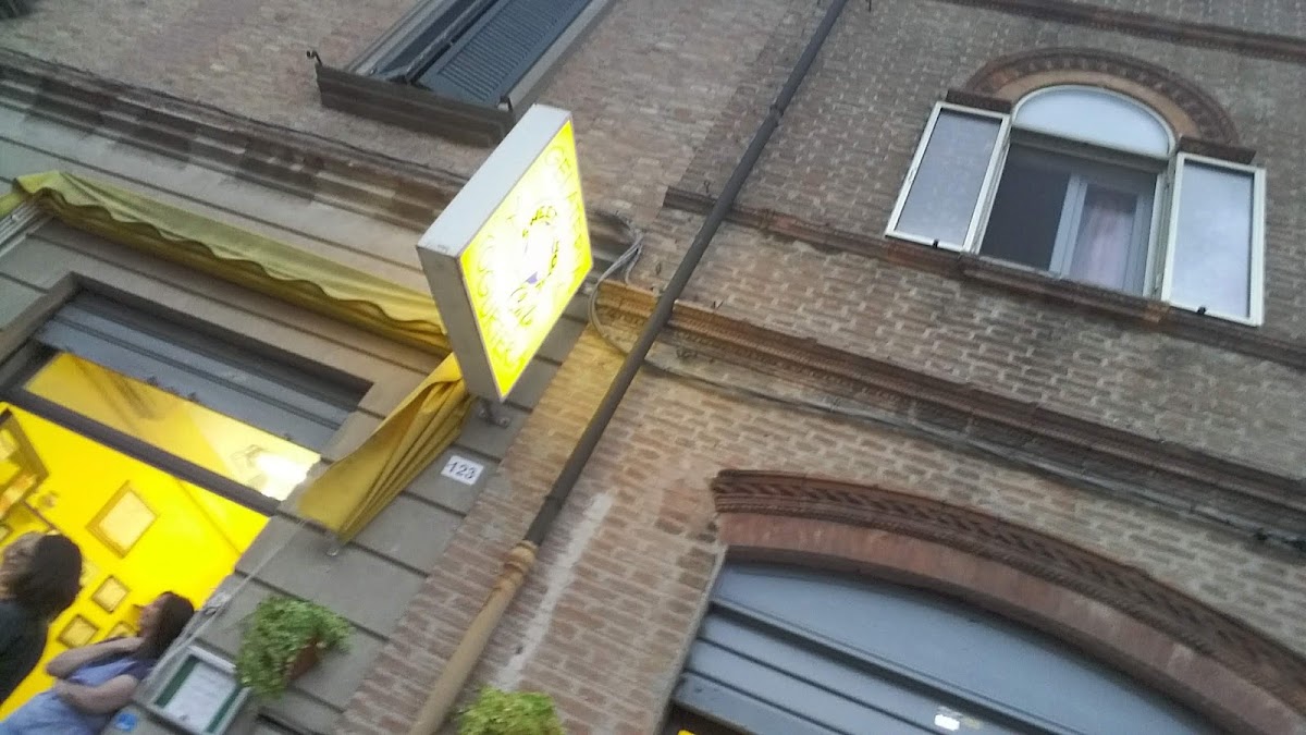 Un dettaglio della vetrina.