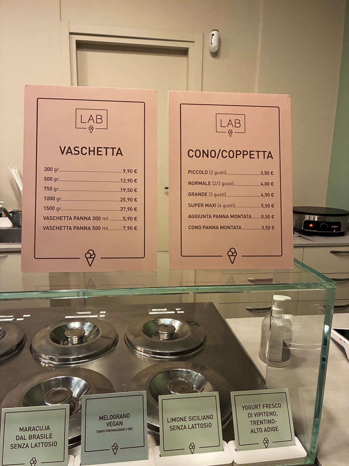 Il locale visto dall'interno.