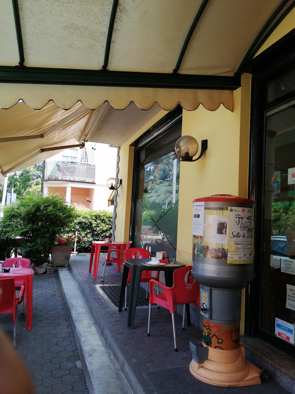 Un dettaglio della vetrina.