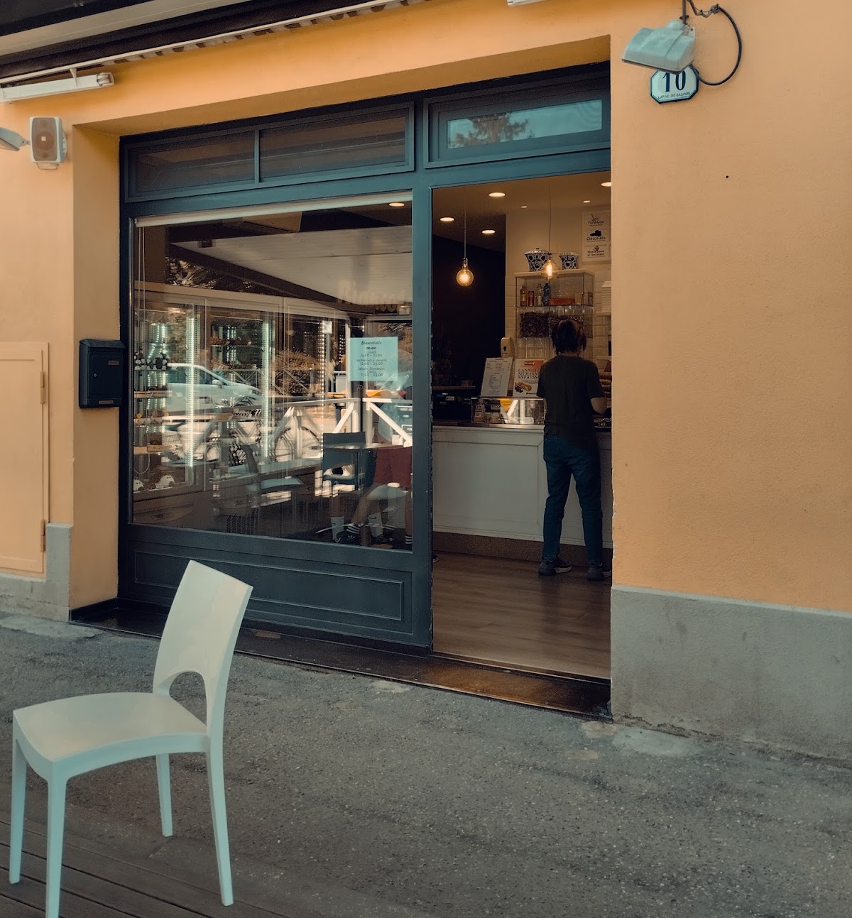 Il locale visto dall'interno.