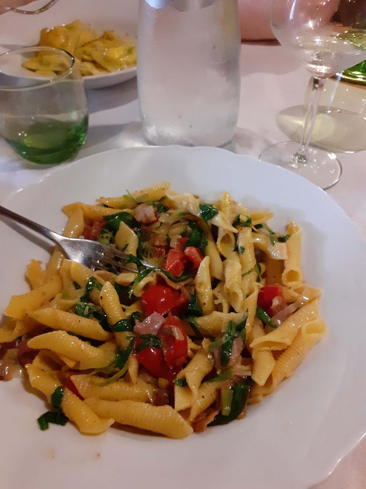 Il banco e la vetrina dei gusti.