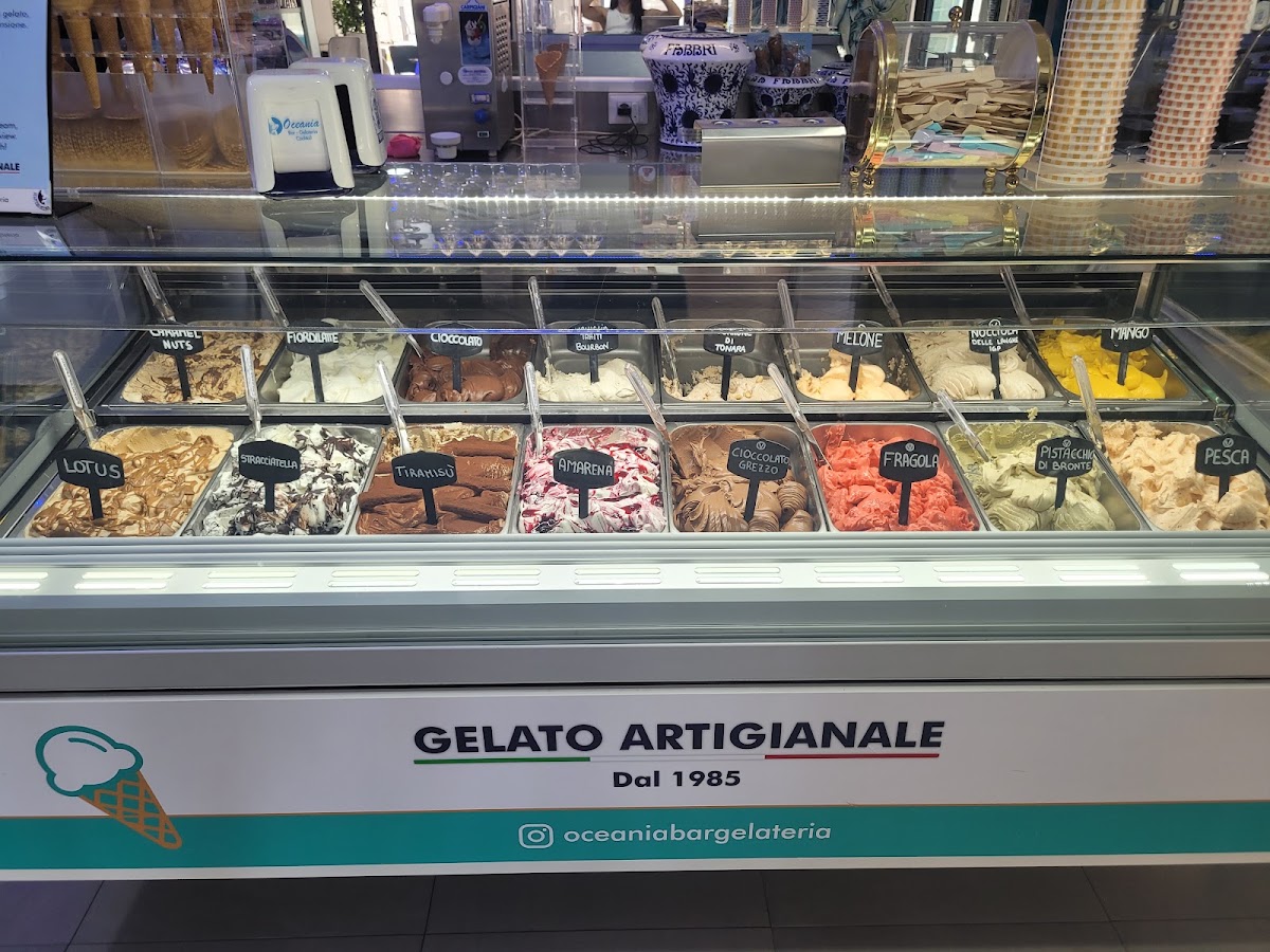 Un dettaglio della vetrina.
