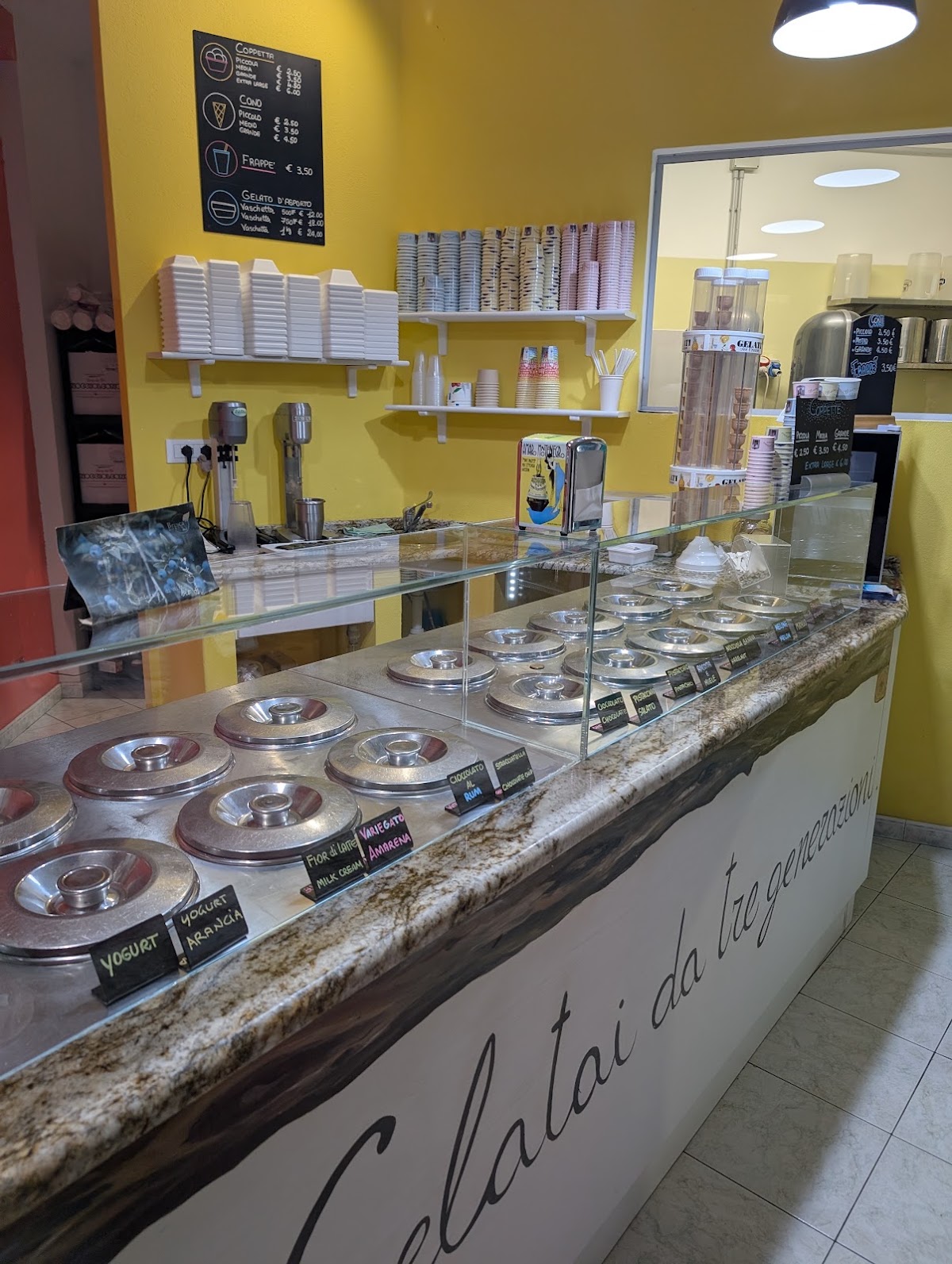 Il locale visto dall'interno.