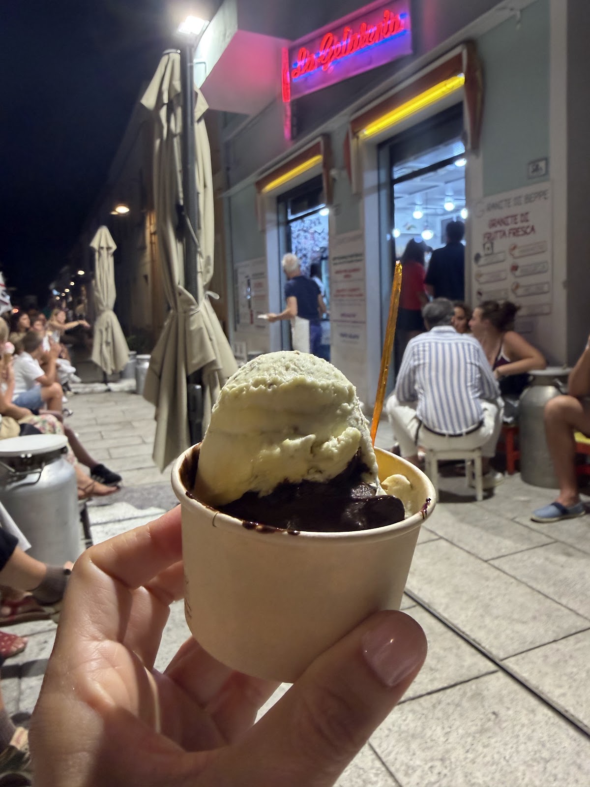 Un dettaglio della vetrina.