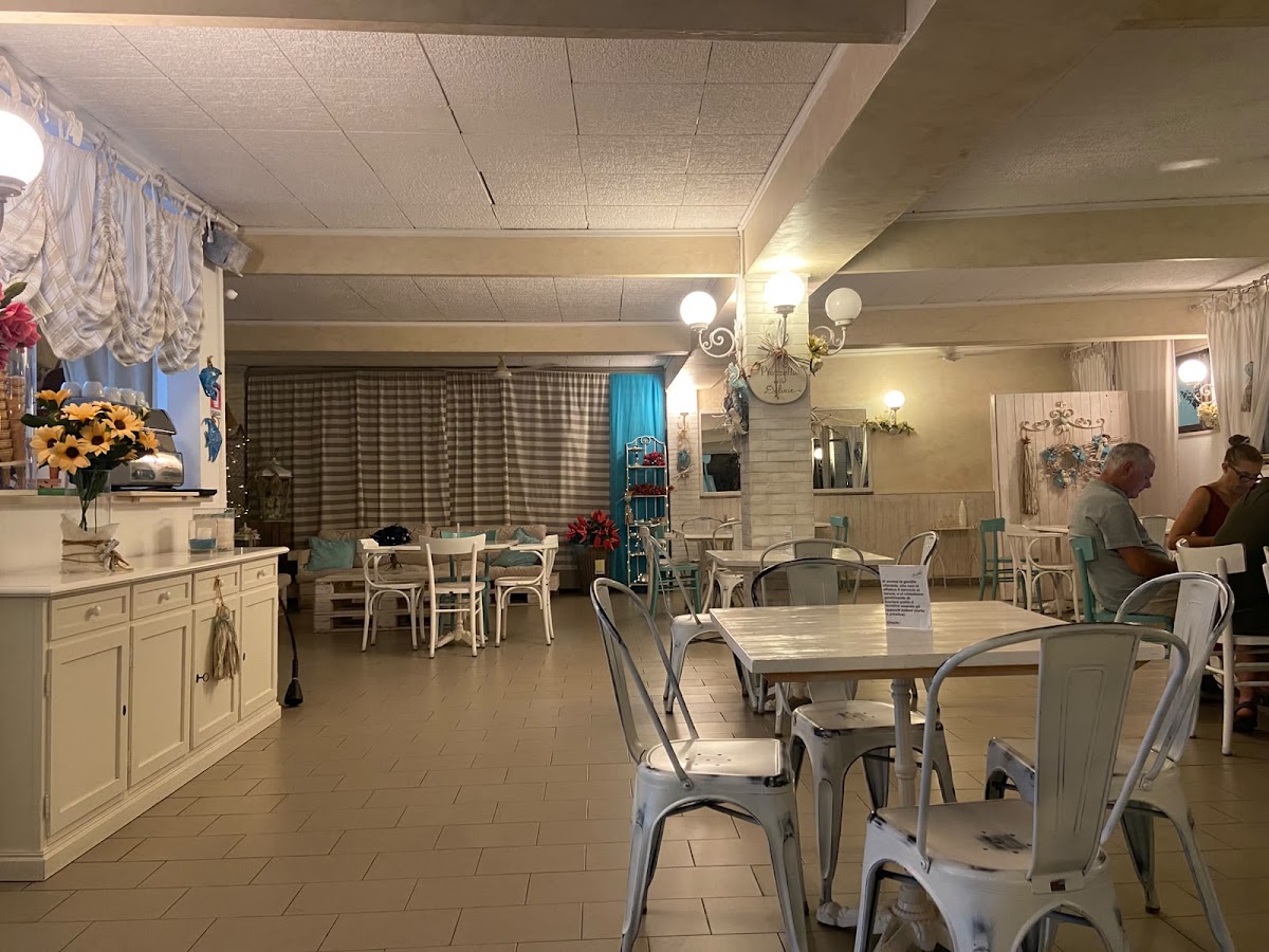Le vaschette in vetrina.