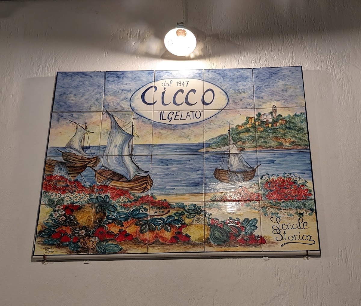Un dettaglio della vetrina.