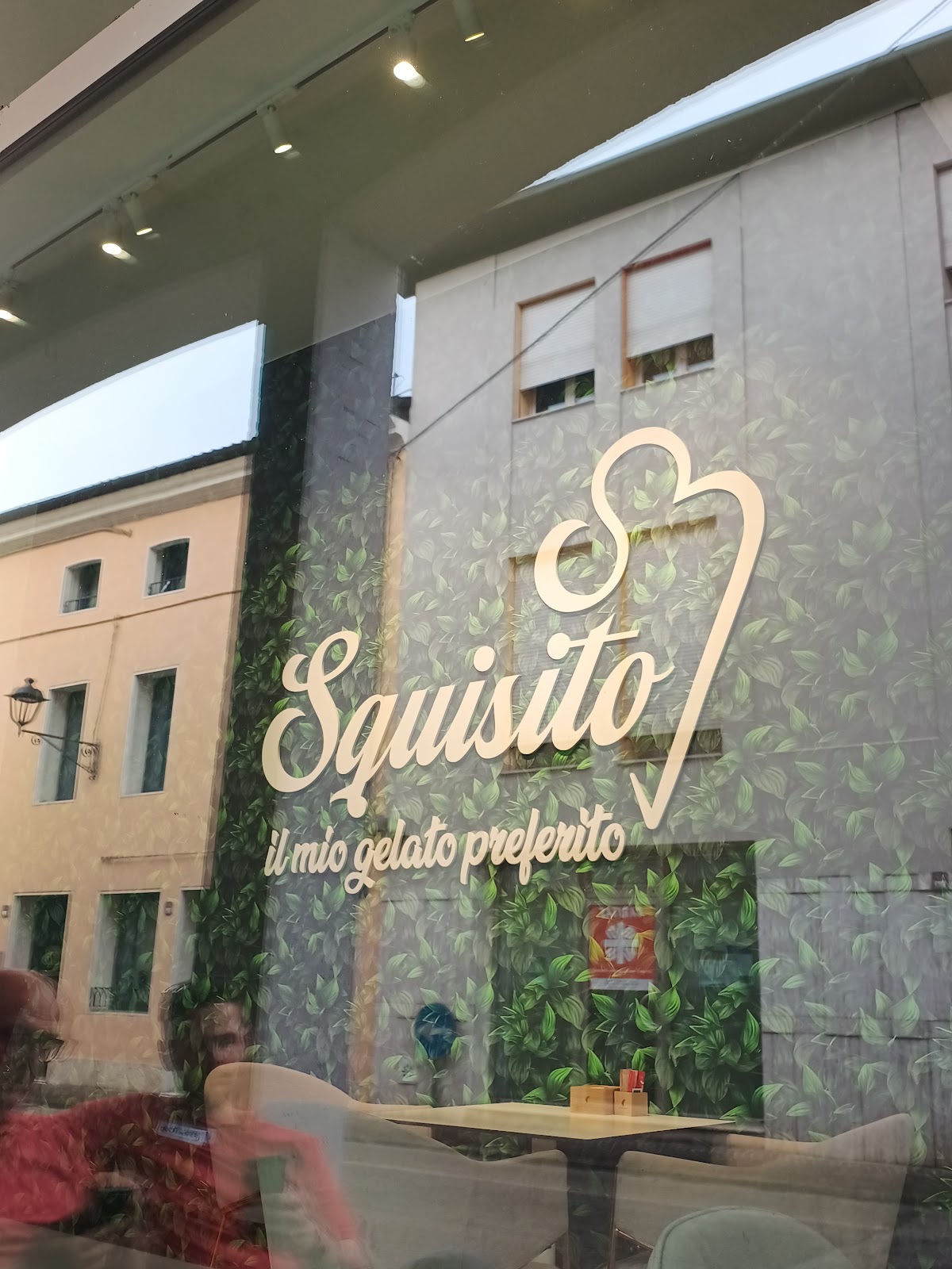 Il locale visto dall'interno.