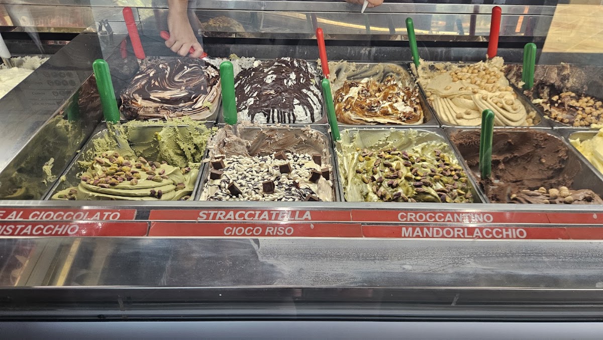 Un dettaglio della vetrina.