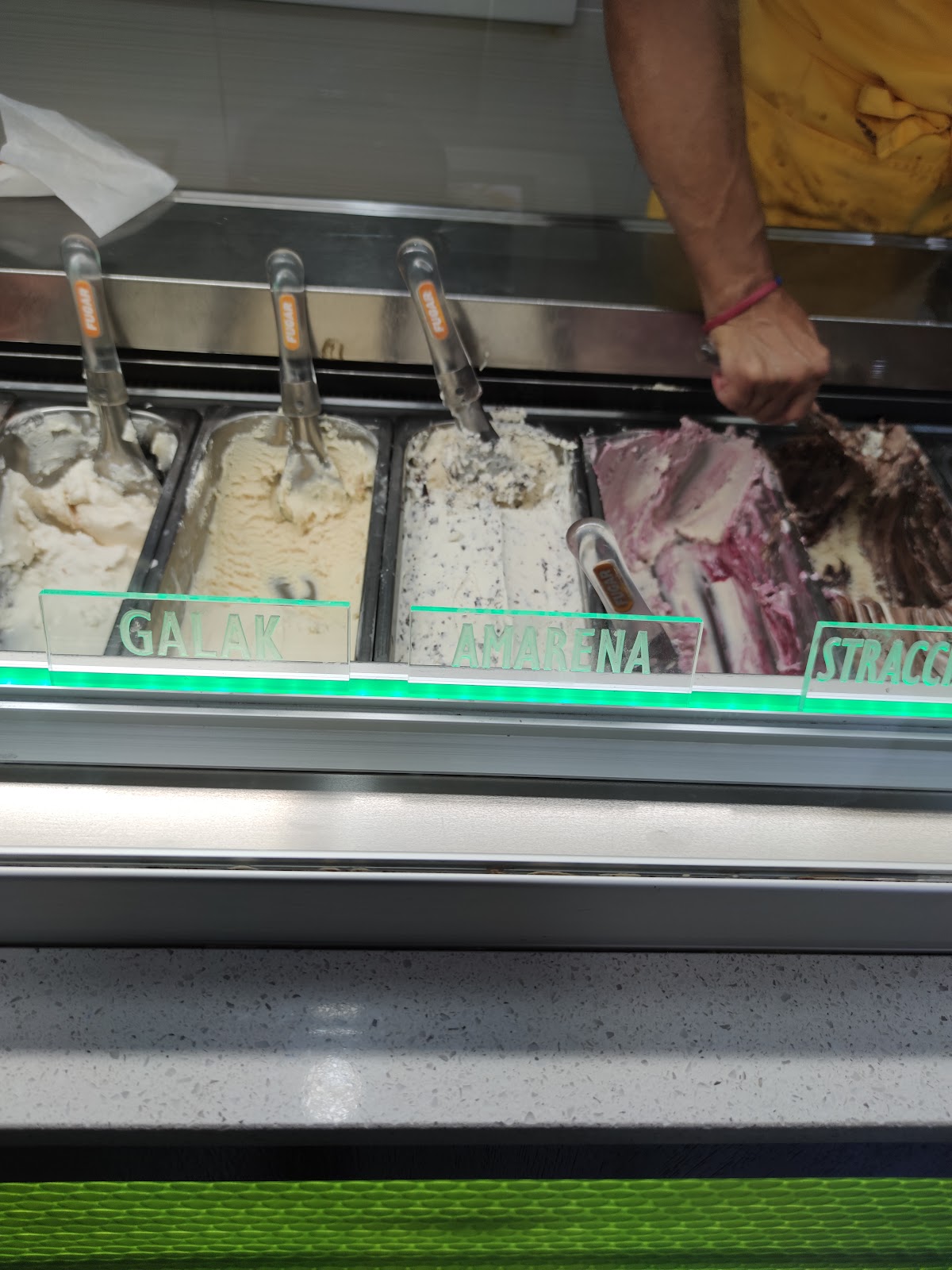 Un dettaglio della vetrina.
