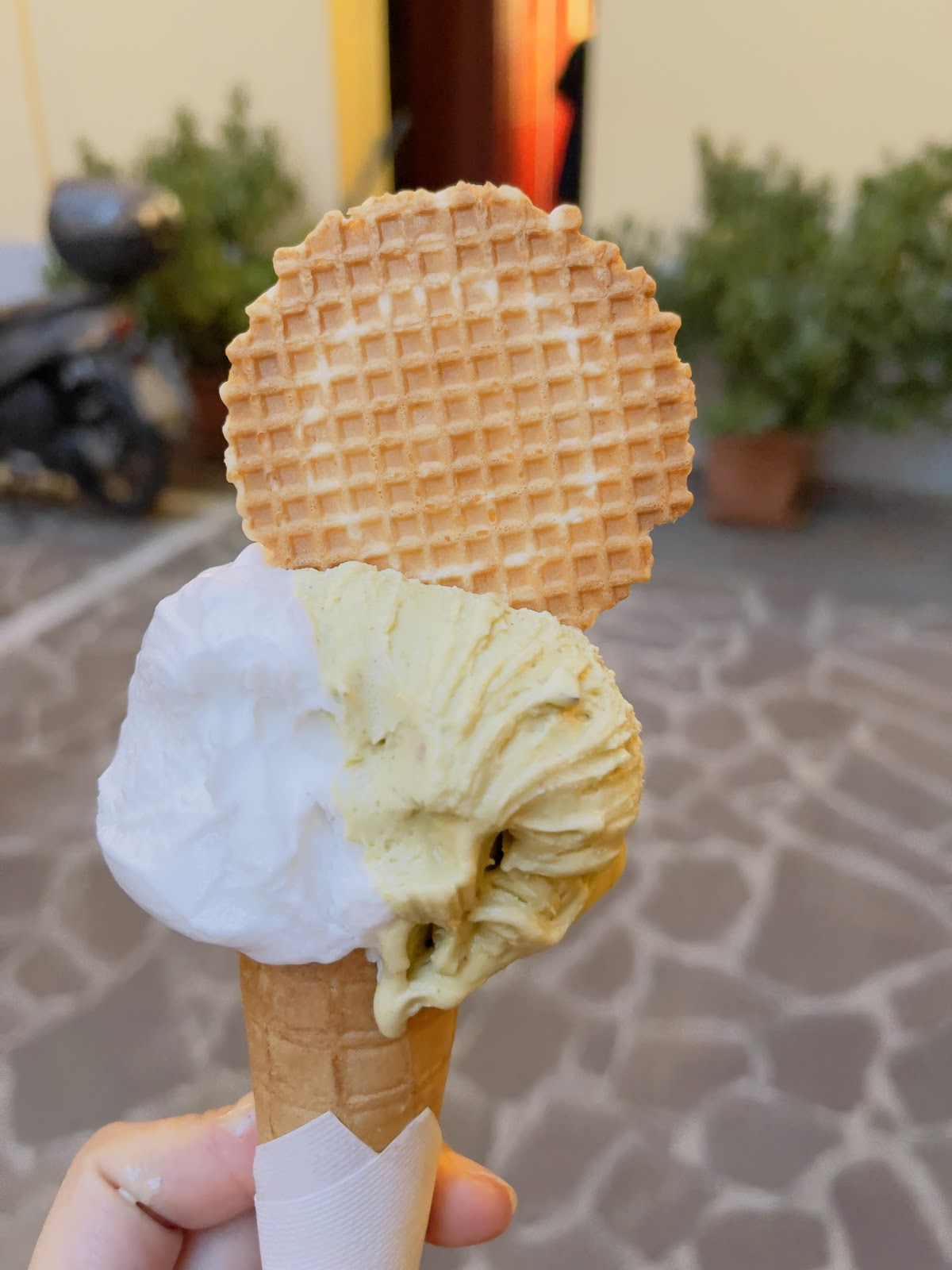 Un dettaglio della vetrina.