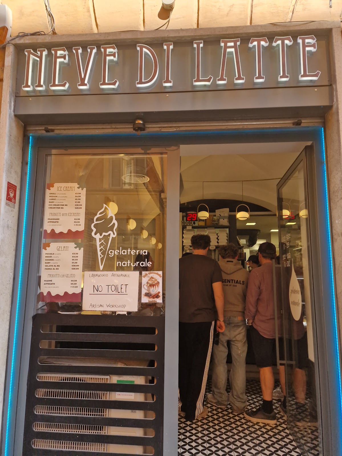 Un dettaglio del banco.