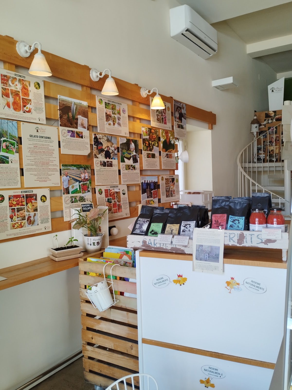 Il locale visto dall'interno.