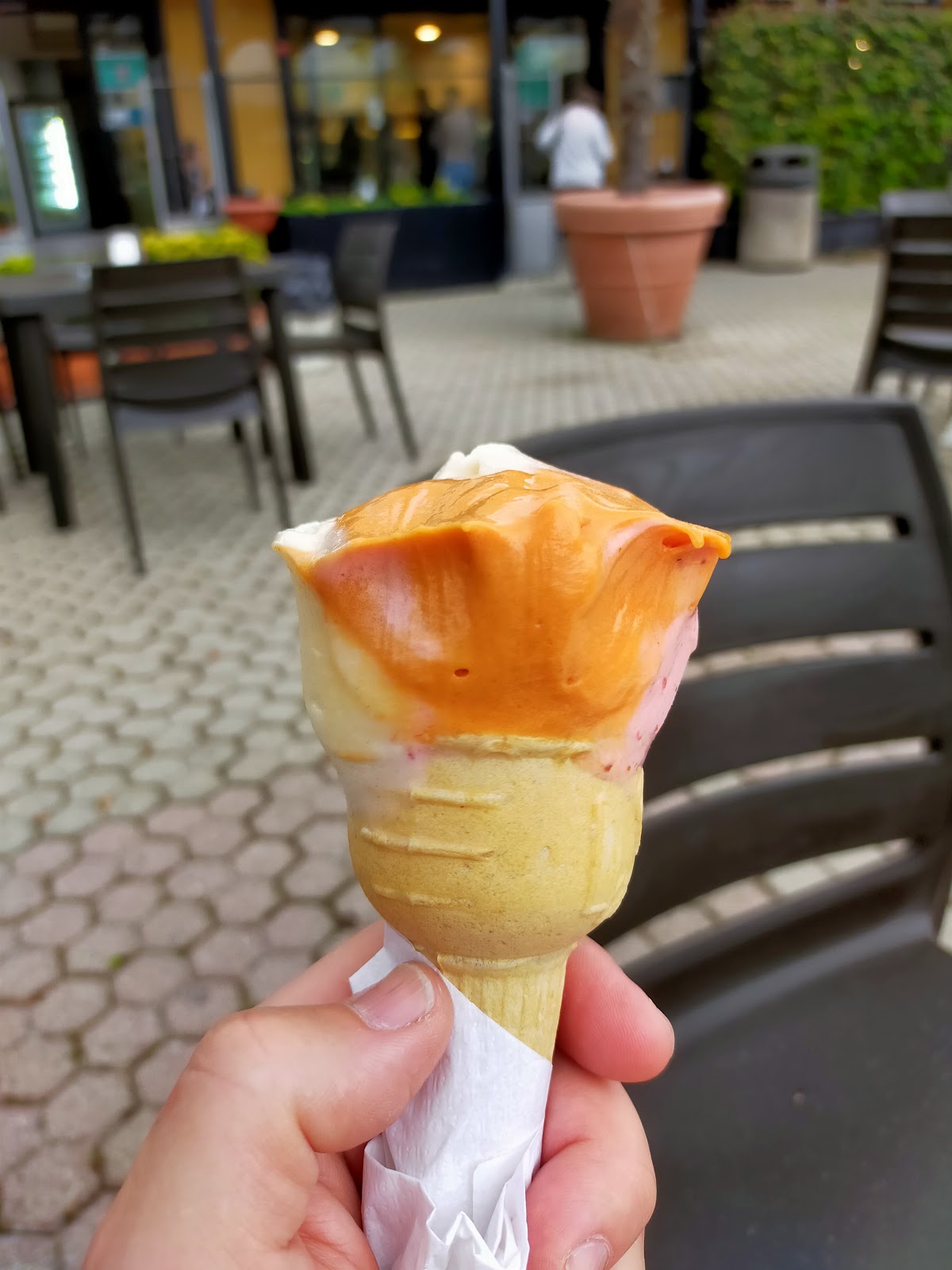 Le vaschette in vetrina.