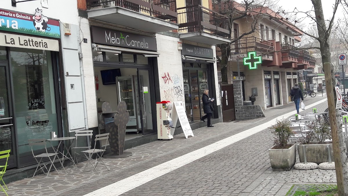 Un dettaglio della vetrina.