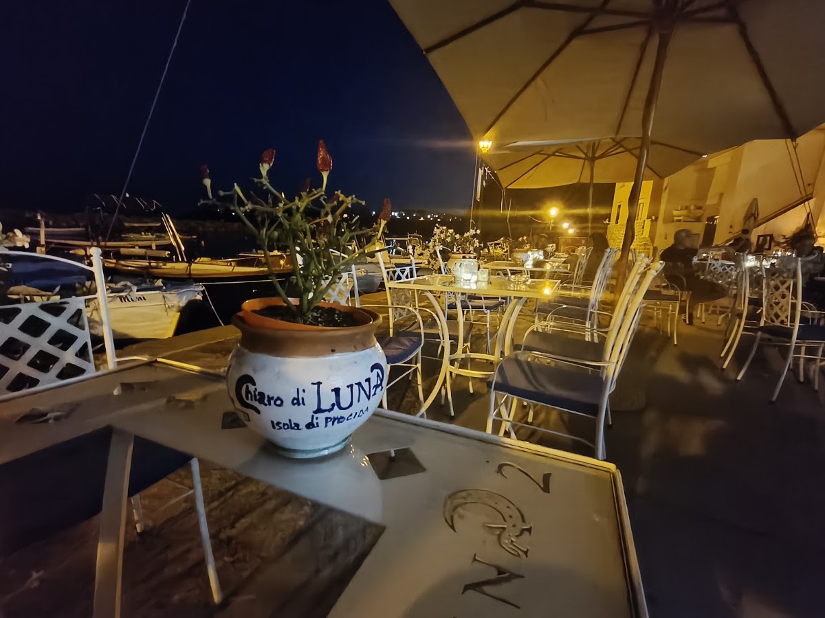 Il banco e la vetrina dei gusti.