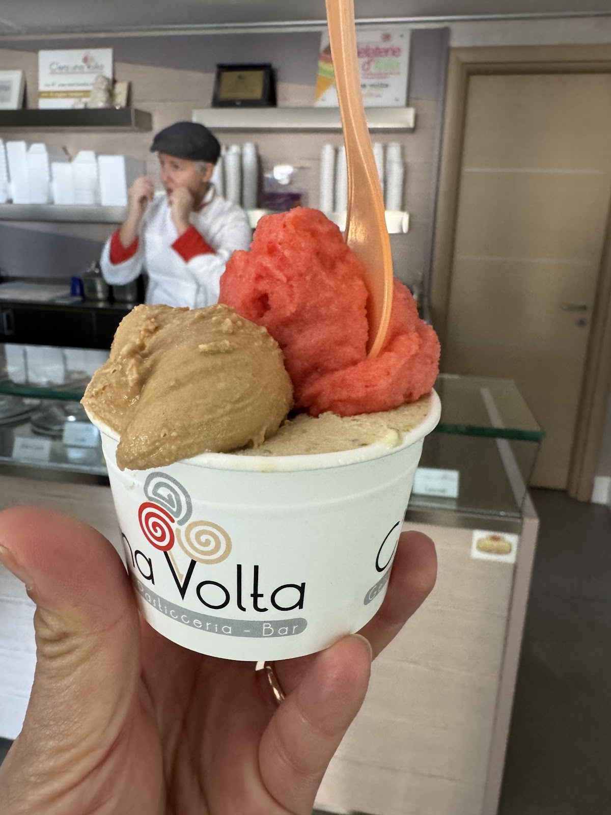 Un dettaglio della vetrina.