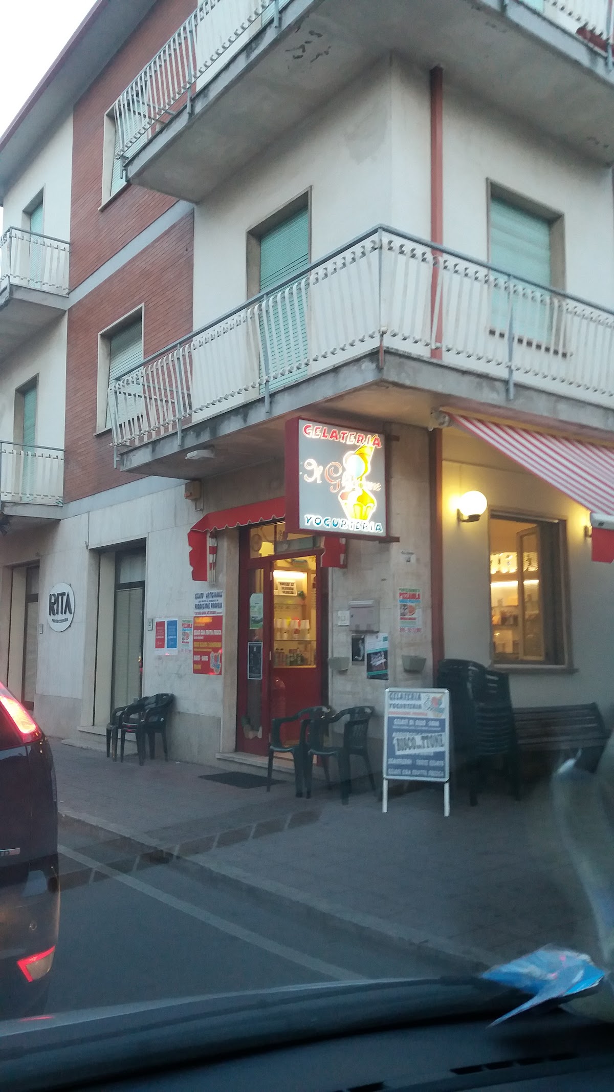 Il locale visto dall'interno.