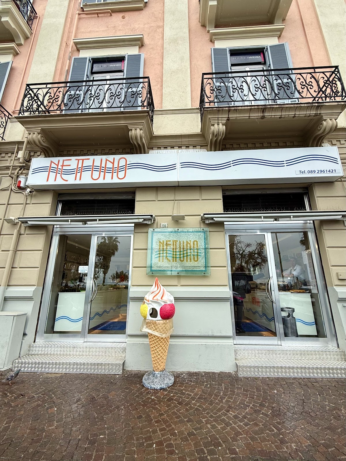 Il locale visto dall'interno.