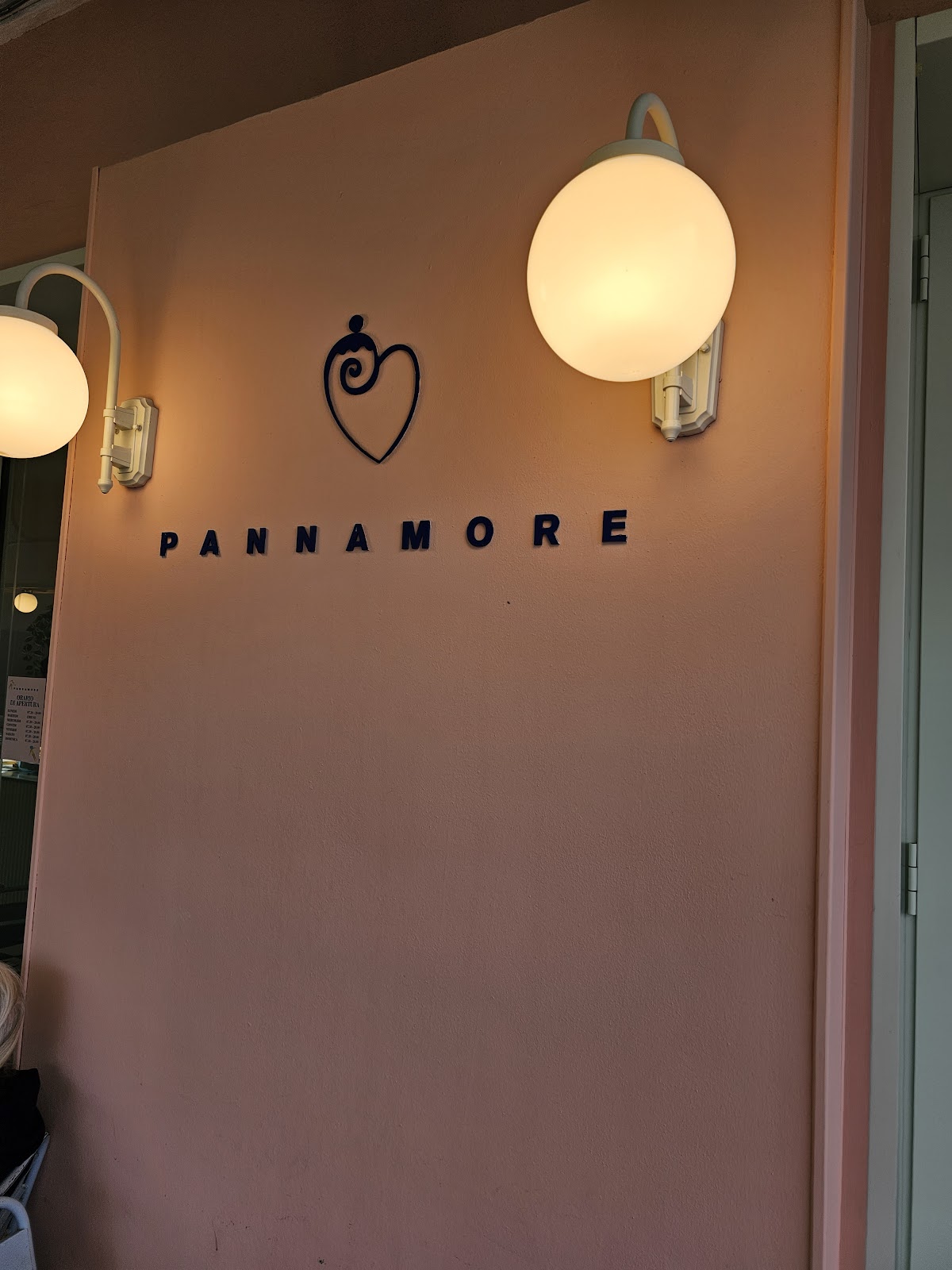 Il locale visto dall'interno.