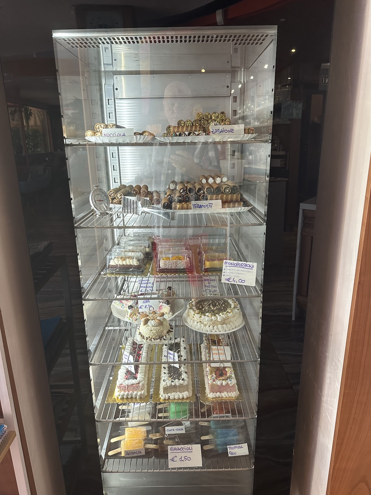 Il locale visto dall'interno.
