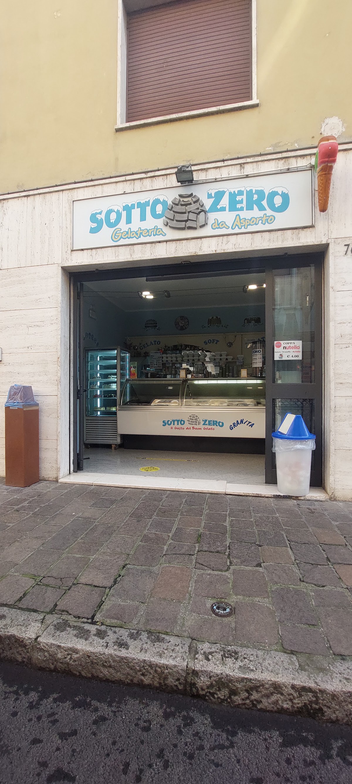 Il locale in servizio.