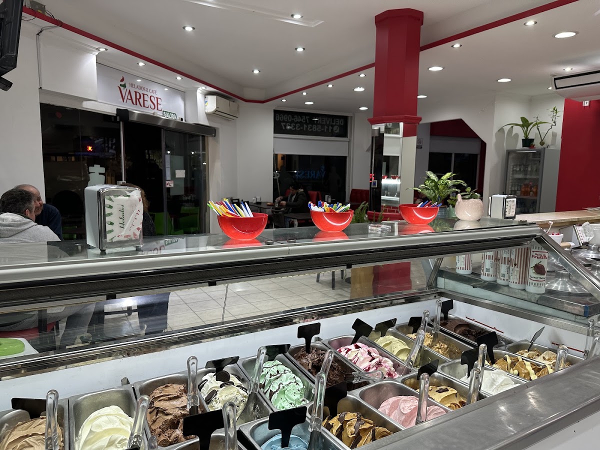 Varese, Helados & Café