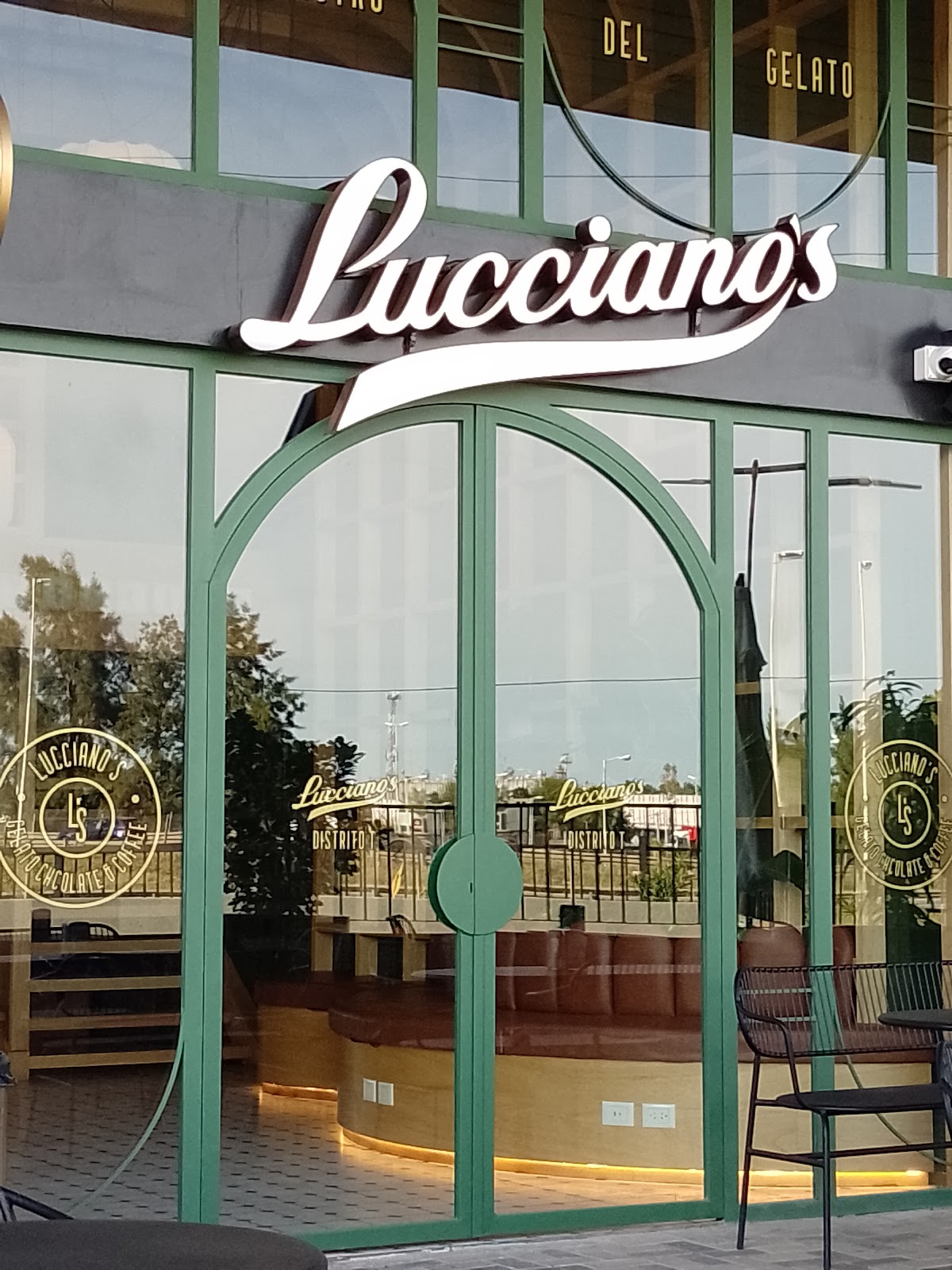 Lucciano's Distrito T