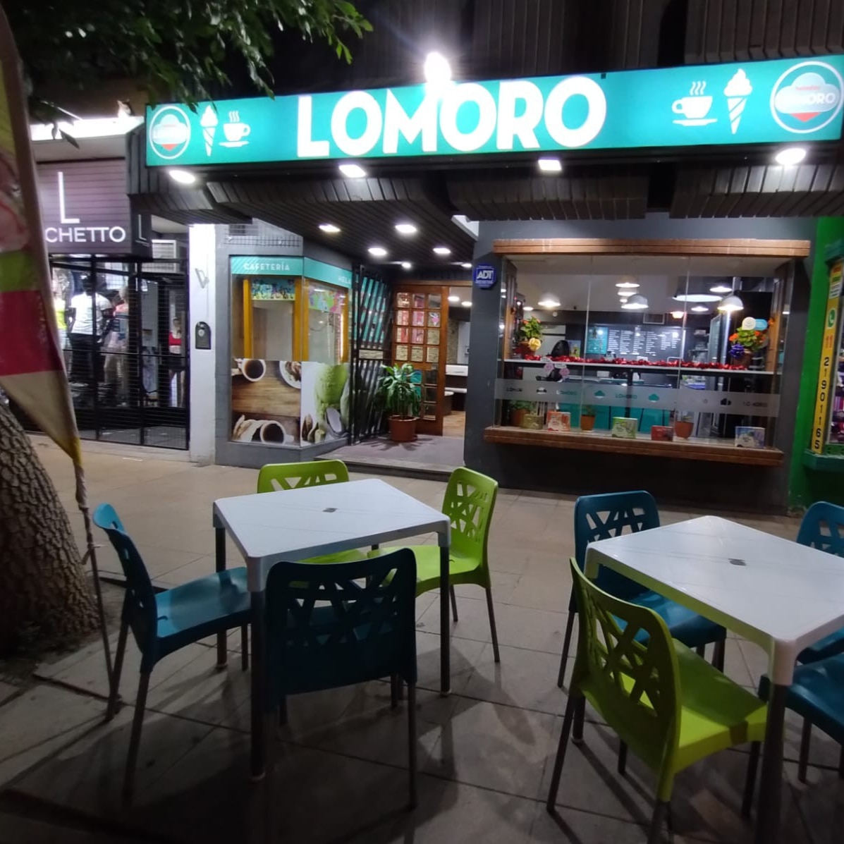 Lomoro Heladería y Cafetería
